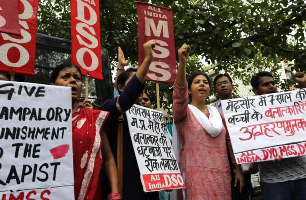 India: tiene 15 años, fue violada por sus compañeros y maestros durante 6 meses