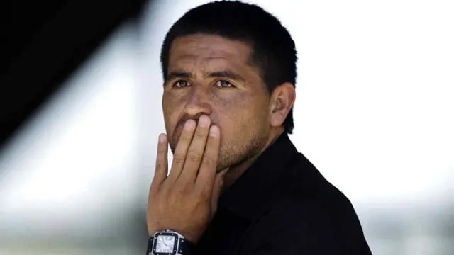 Riquelme dijo que se pondrá feliz cuando vea a Boca hacer tres toques seguidos (Foto: AP).