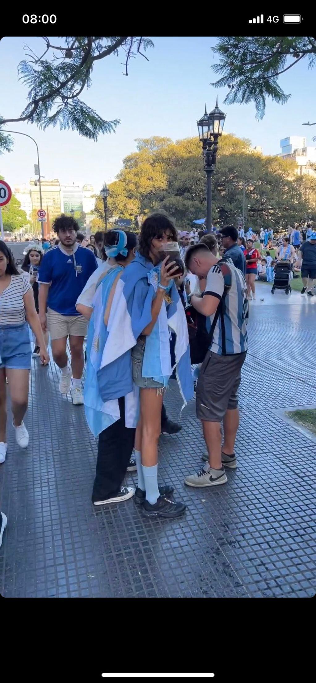 Mica Argañaraz desde el obelisco para celebrar el triunfo de Argentina.