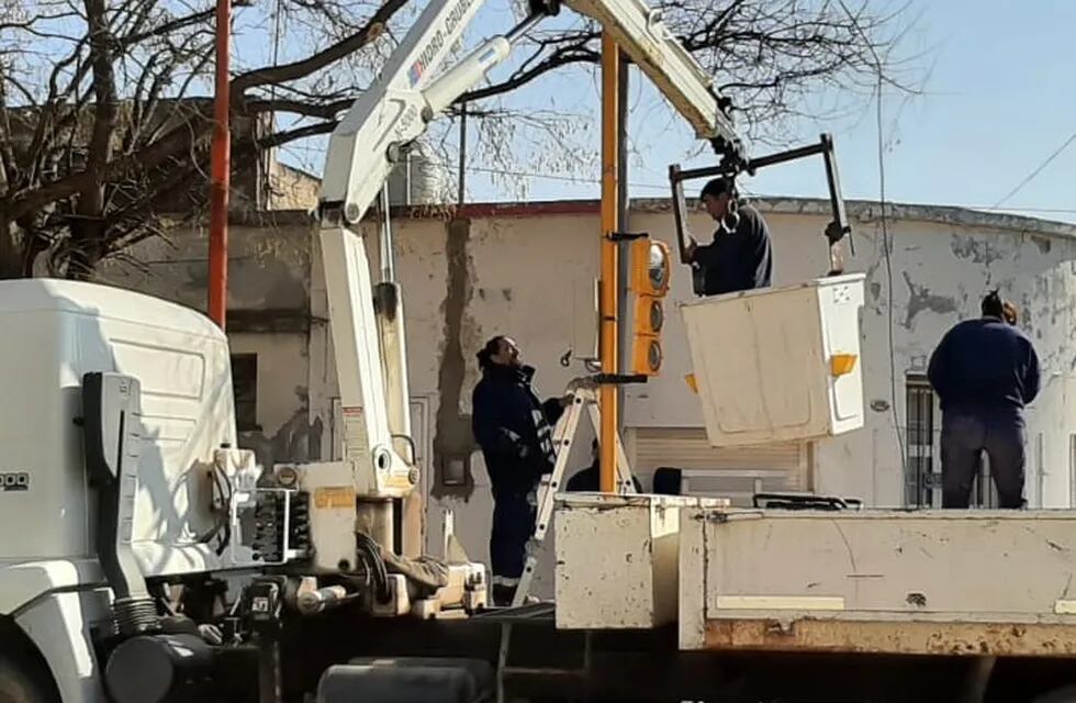 Instalaron semáforos en Pellegrini y Espora.