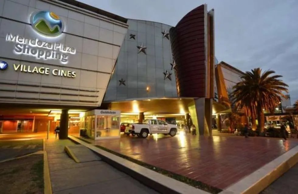 El Gobierno dispuso el cierre de todos los centros comerciales de Mendoza a partir de las 00 del jueves.