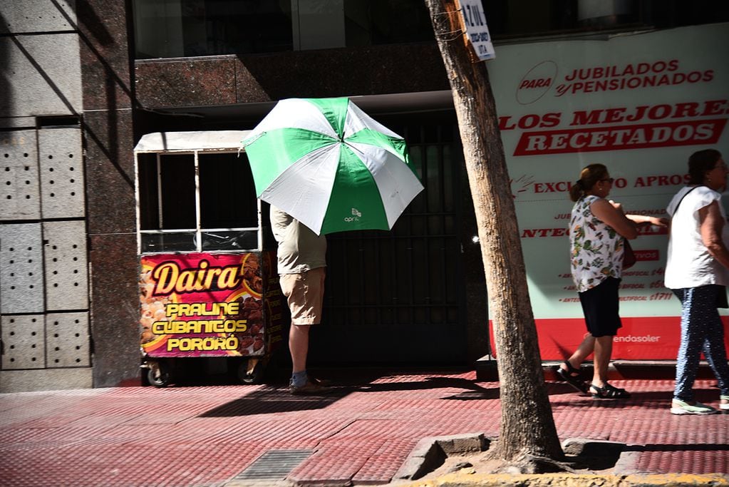 Jornada de intenso calor en la ciudad de Córdoba  . Foto Pedro Castillo 