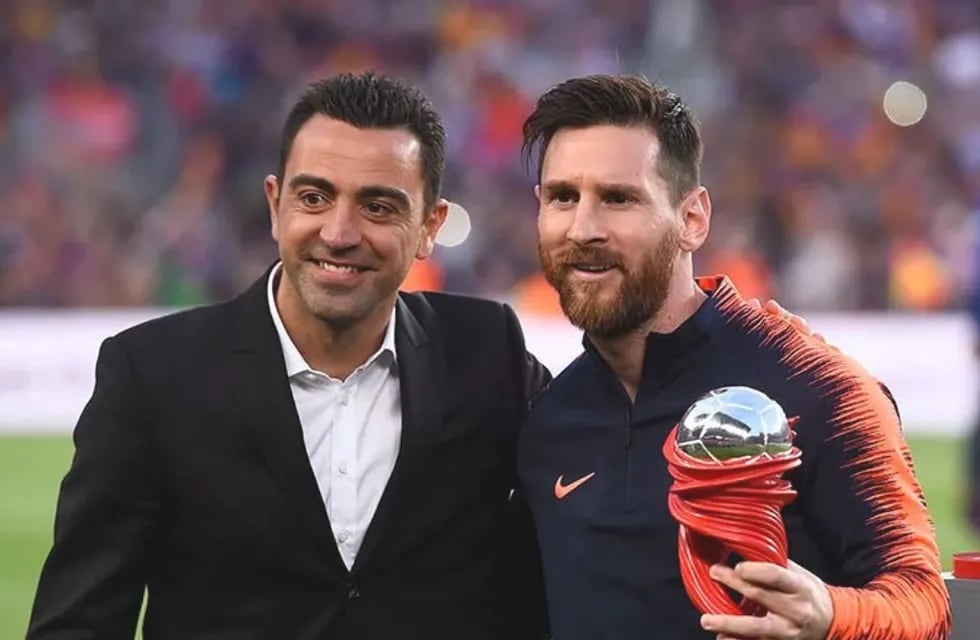 Lionel Messi y Xavi Hernández como compañeros en Barcelona.