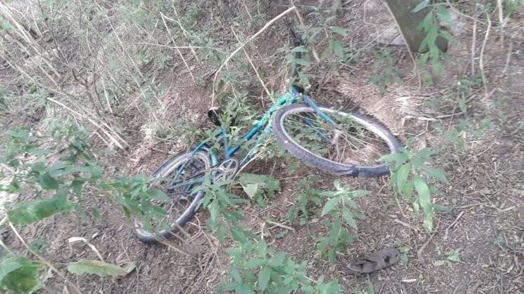Encontraron una bicicleta que posiblemente haya sido utilizada por el hombre para llegar a la zona.