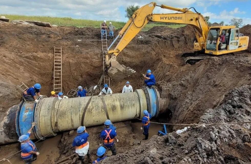 Aguas Cordobesas comenzó la colocación del nuevo tramo.