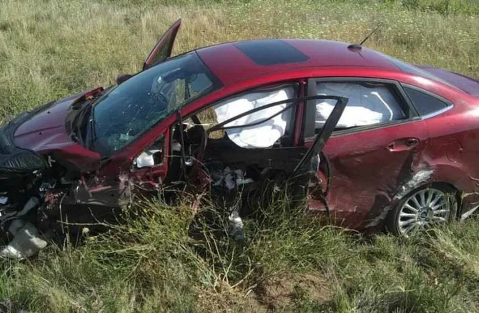 Un auto chocó contra un camión en La Pampa (Infotec)