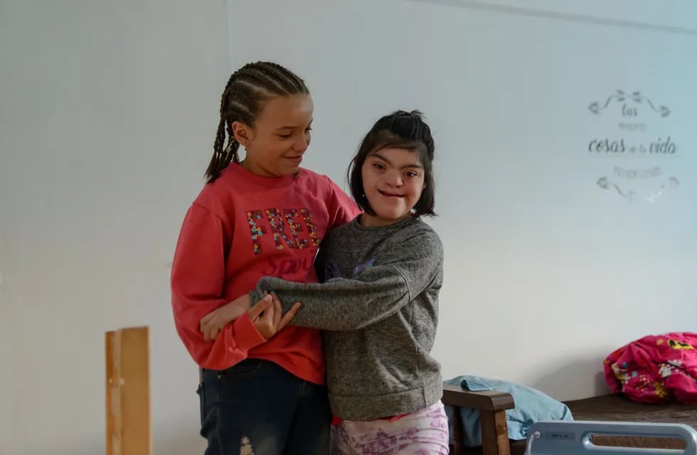 Una familia adoptó a una niña con discapacidad y su historia conmociona a todos