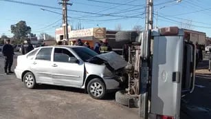 Choque y vuelco en Alvear