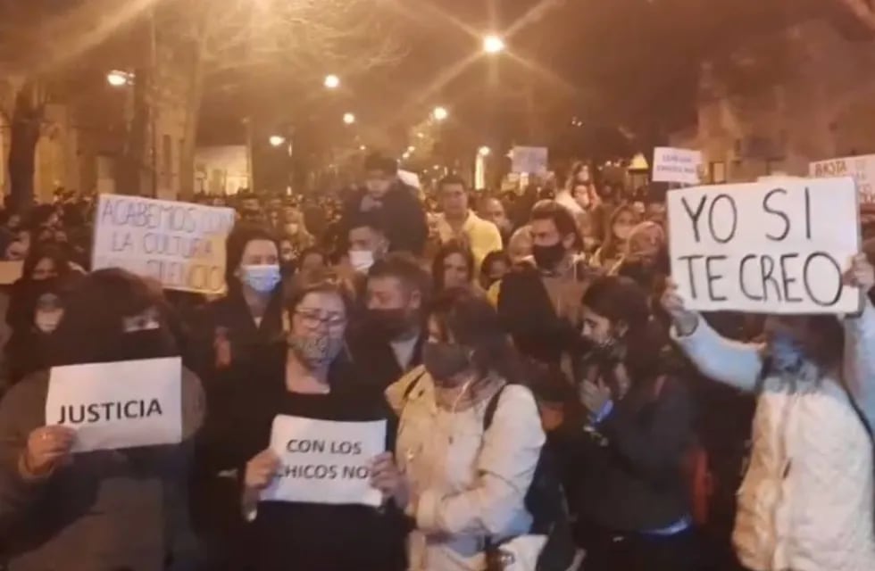 Movilización en Rafaela pidiendo Justicia por el presunto caso de abuso sexual a una alumna de segundo grado del Colegio San José.