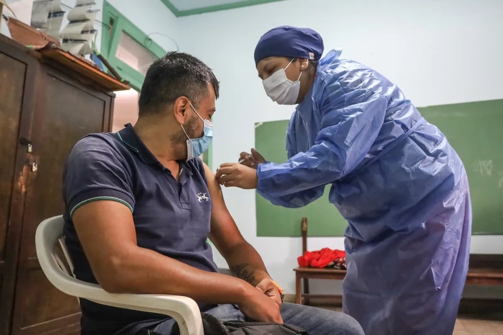 Esta semana se amplió en Jujuy el grupo priorizado para que los ciudadanos puedan acceder a la inoculación de una cuarta dosis de la vacuna contra la Covid-19.