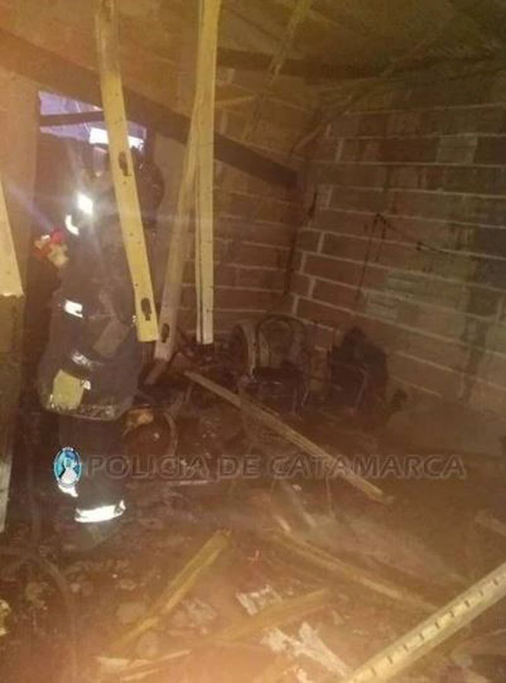 El fuego se originó dentro de la vivienda (Foto: Policía de Catamarca)