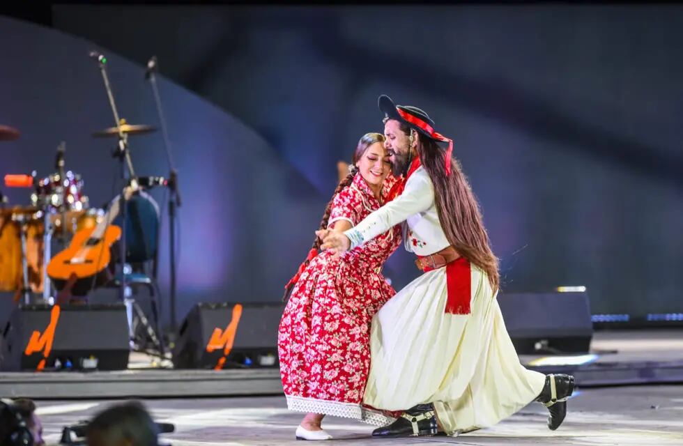Bracco y Lorenzatti fueron los ganadores del rubro Pareja de Baile Tradicional del Pre Cosquín 2024.
