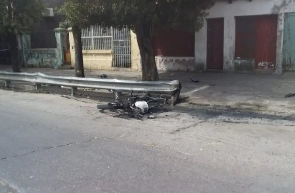 El siniestro ocurrió en Villa Gobernador Gálvez y murió un motociclista. (Policía de Santa Fe)