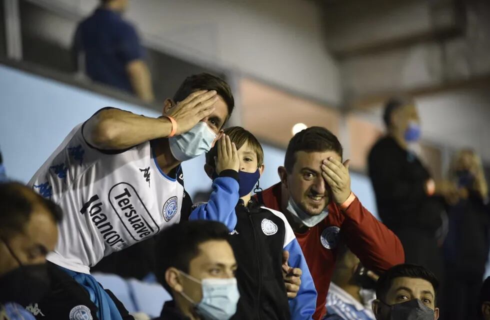 El partido entre Belgrano y Riestra volvió a recibir gente en el Gigante de Alberdi (Facundo Luque)