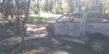 Autos quemados en Los Aromos