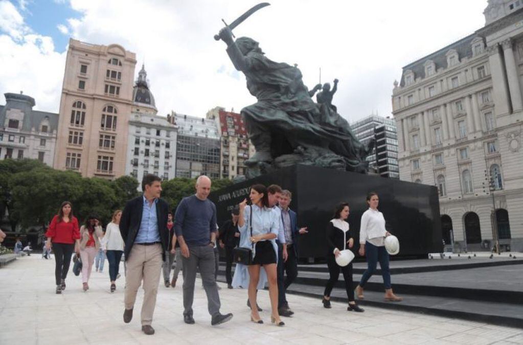 Lo distintivo de la plaza es la puesta en valor de la estatua de Juana Azurduy. (@horaciorlarreta)