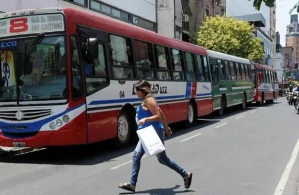 Conflicto del transporte: ¿Habrá colectivos este lunes en Tucumán? (Web)