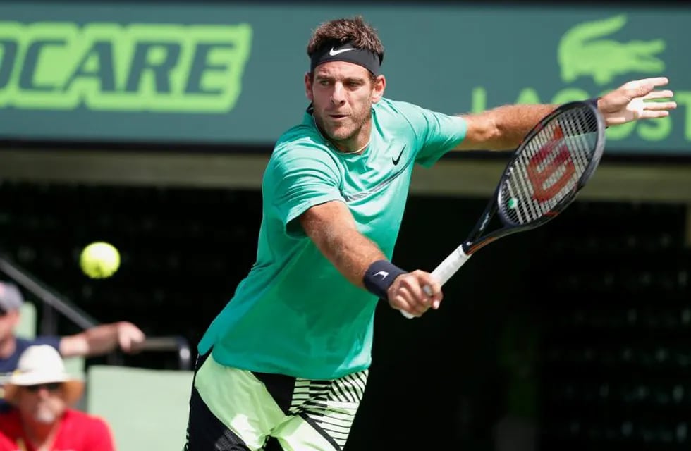 Juan Martin del Potro, of Argentina, returns a shot from Roger Federer, of Switzerland, during a tennis match at the Miami Open, Monday, March 27, 2017 in Key Biscayne, Fla. (AP Photo/Wilfredo Lee)