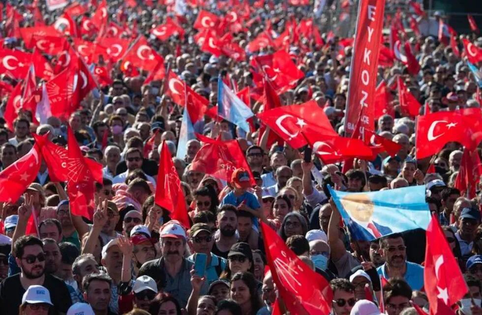Masiva protesta en Estambul contra la presidencia de Erdogan.