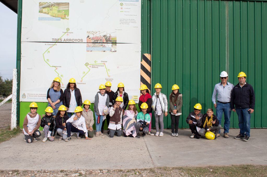 En el Día Mundial del Reciclaje alumnos de escuelas de Tres Arroyos plantaron árboles