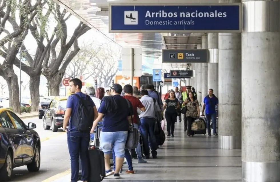 Los pasajeros podrán pagar con tarjeta o efectivo la tarifa prefijada de los taxis que salgan de Aeroparque.