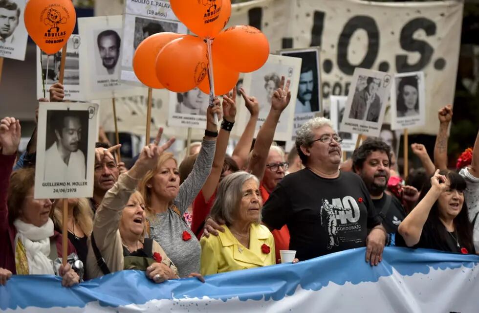 Día de la Memoria. Sonia Torres encabeza la marcha del 24 de marzo en Córdoba. (Facundo Luque / La Voz)