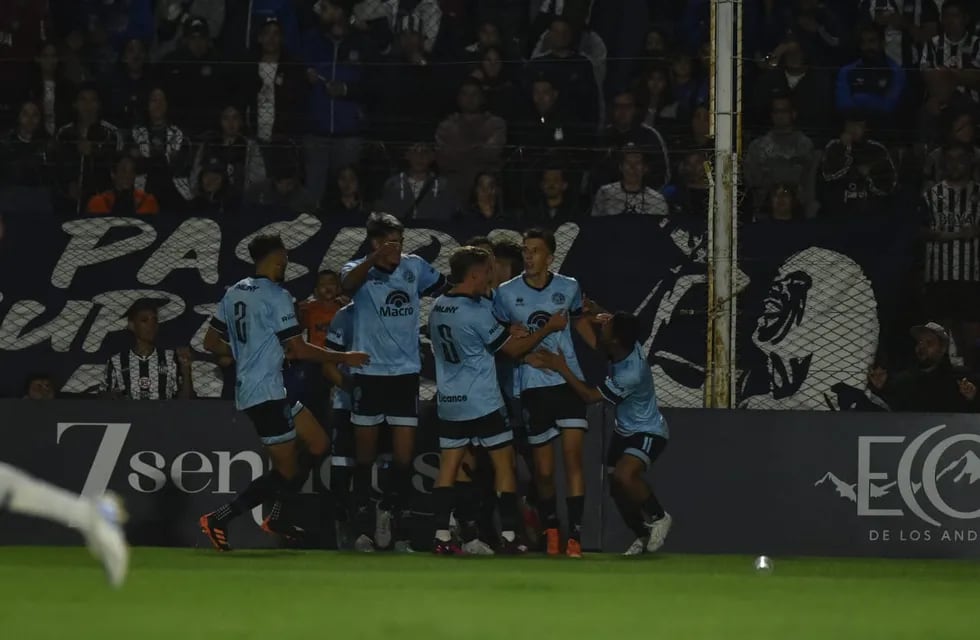 Belgrano se puso arriba en el marcador en el clásico de Reserva (Facundo Luque / La Voz).