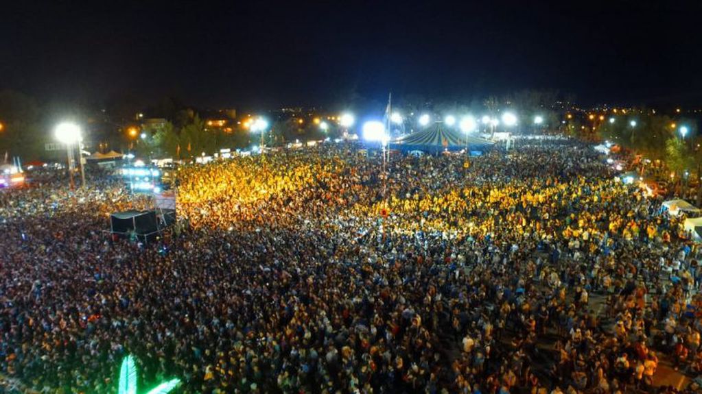 Más de 100.000 personas en la Fiesta de la Primavera