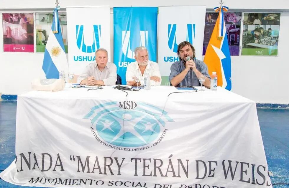 La Municipalidad acompañó la presentación del libro del padre Pepe Di Paola