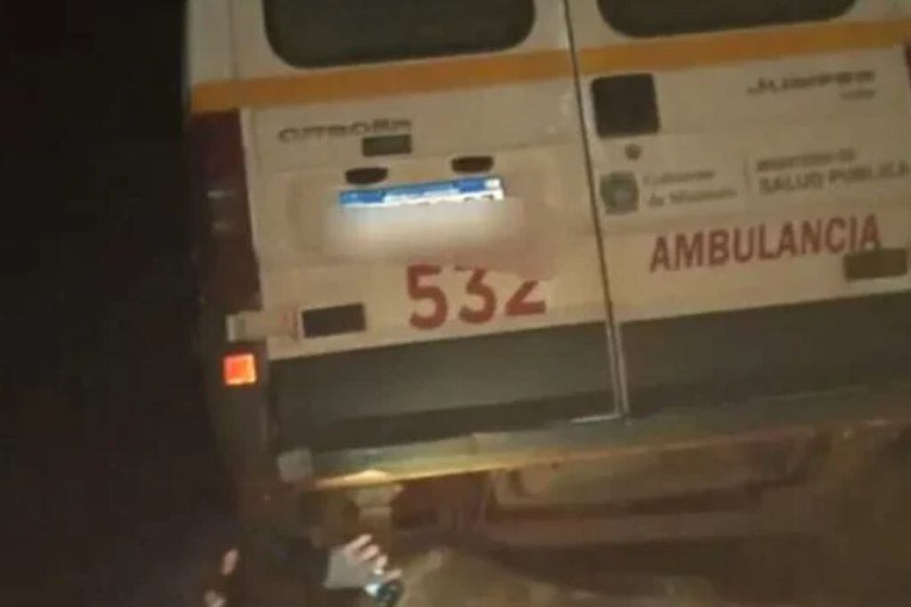 Despiste de ambulancia derivó con su conductor herido.