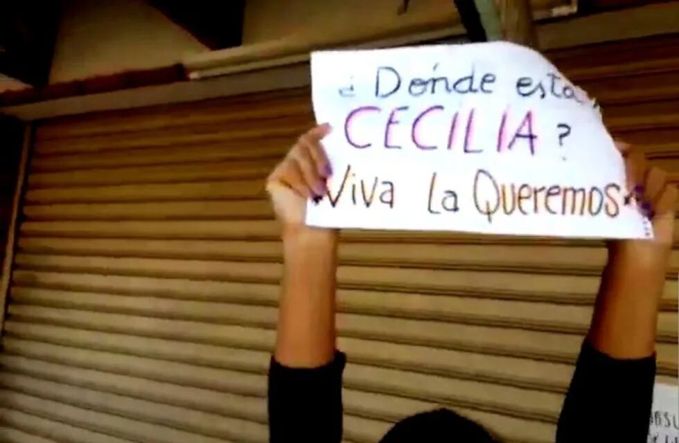 Protesta por la desaparición de Cecilia Basaldua en Capilla del Monte.