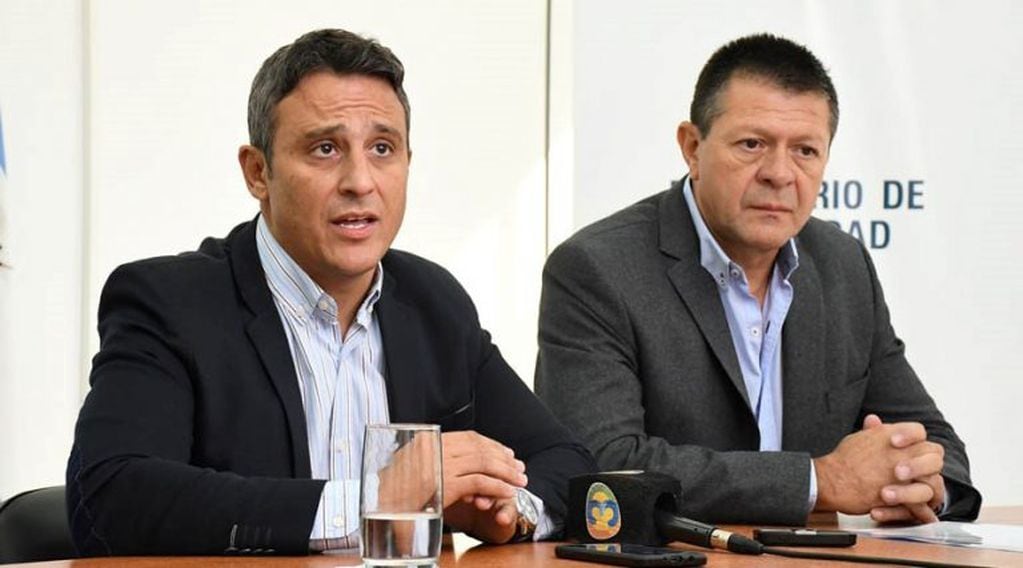 El ministro Julio González junto al Jefe de Policía, Roberto Ayala (Gobierno de La Pampa)