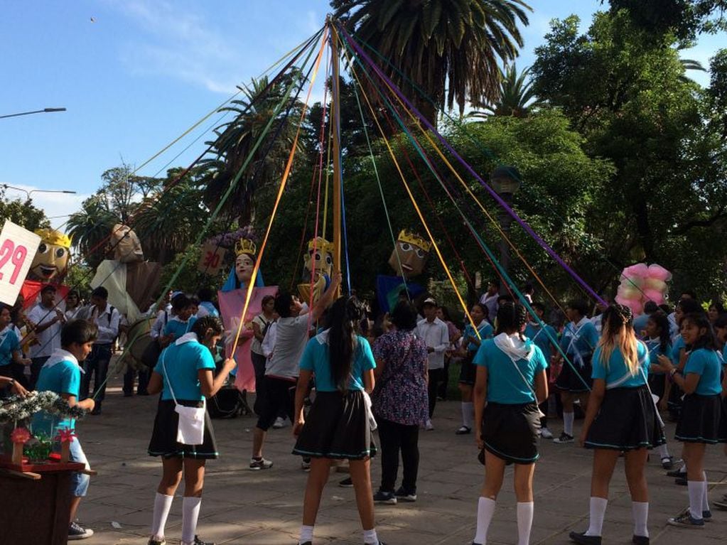 La tradicional danza de las cintas es una tradición de los adoradores en Jujuy.