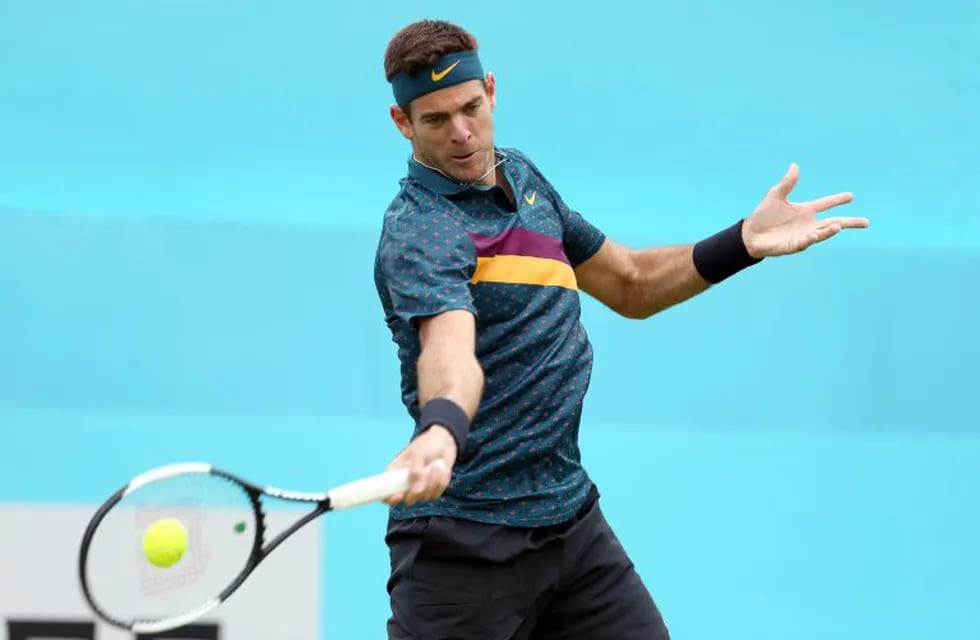 19 June 2019, England, London: Argentins tennis player Juan Martin del Potro in action against Canada's Denis Shapovalov during their men's singles round of 32 match of the Queen's Club Championships tennis tournament, at the Queen's Club. Photo: Steven Paston/PA Wire/dpa