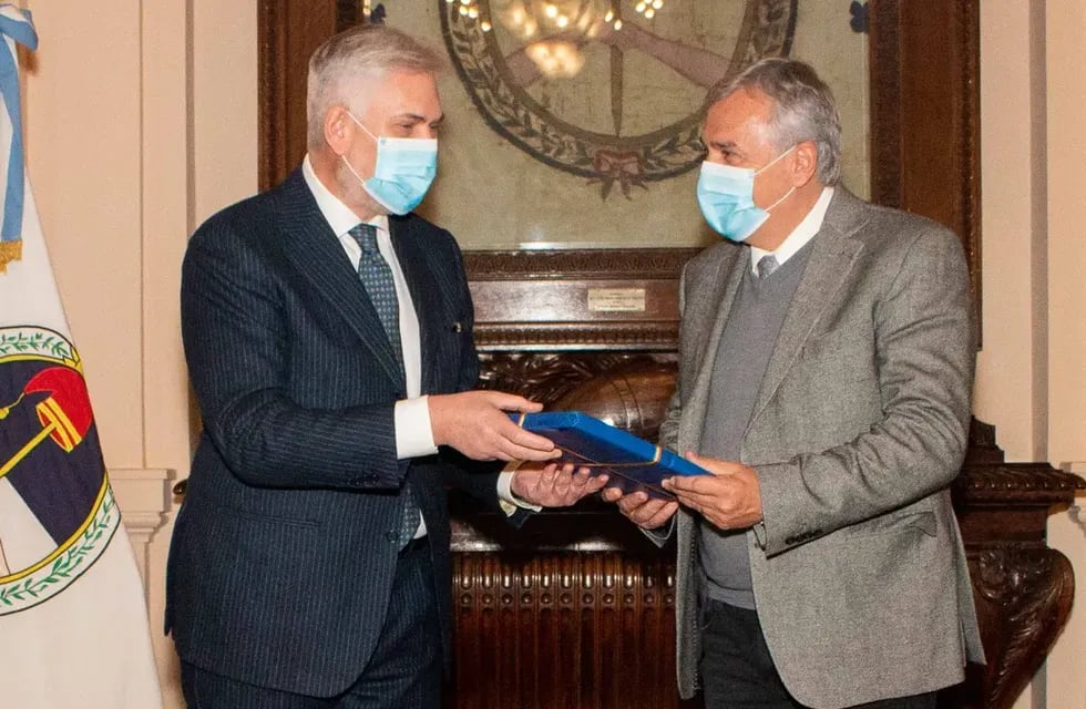 El gobernador Morales recibió al embajador de Rumania en la Argentina, Dan Petre, que llegó a la provincia para una visita oficial de cuatro días.