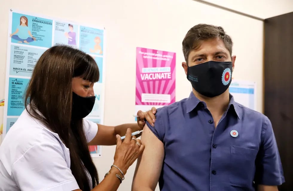 El gobernador bonaerense Axel Kicillof se aplicó la vacuna Sputnik V en el primer día de vacunación en Argentina. (Gobernación de Buenos Aires)