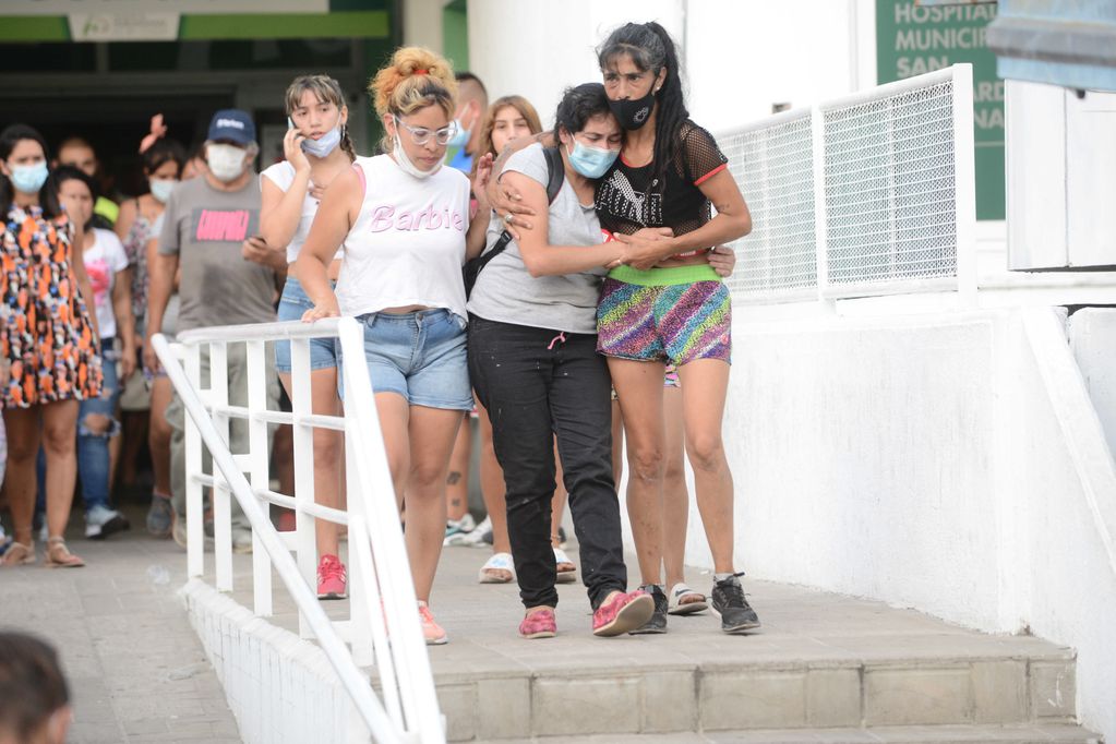 Familiares de un fallecido por el consumo de cocaina envenenada en el Hospital Municipal de Hurlingham San Bernardino.
Fotos clarin