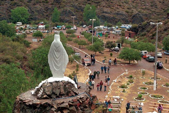  Al santuario, ubicado a unos 30 km de la ciudad de San Rafael, es visitado por gran cantidad de fieles.