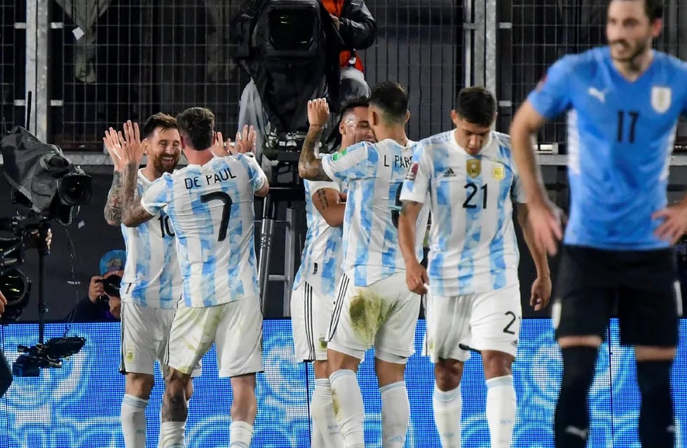 Messi, De Paul, Lautaro y Paredes son la imagen de la felicidad que transmite un equipo que cada vez está mejor. (AP)