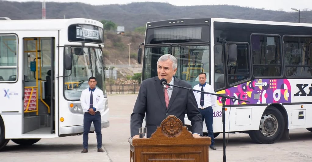 El gobernador Morales presentó oficialmente el prototipo de ómnibus eléctrico equipado con baterías de litio que circulará en Jujuy.