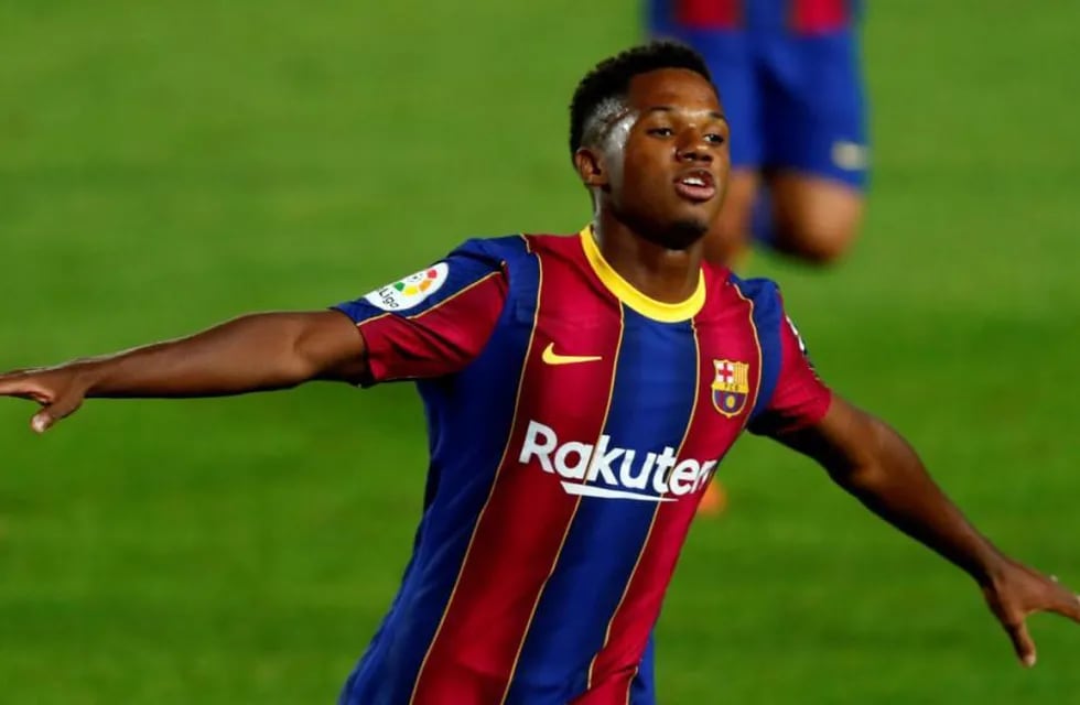 El joven delantero de Barcelona fue operado con éxito y ahora comenzará su recuperación. (AP/Archivo)