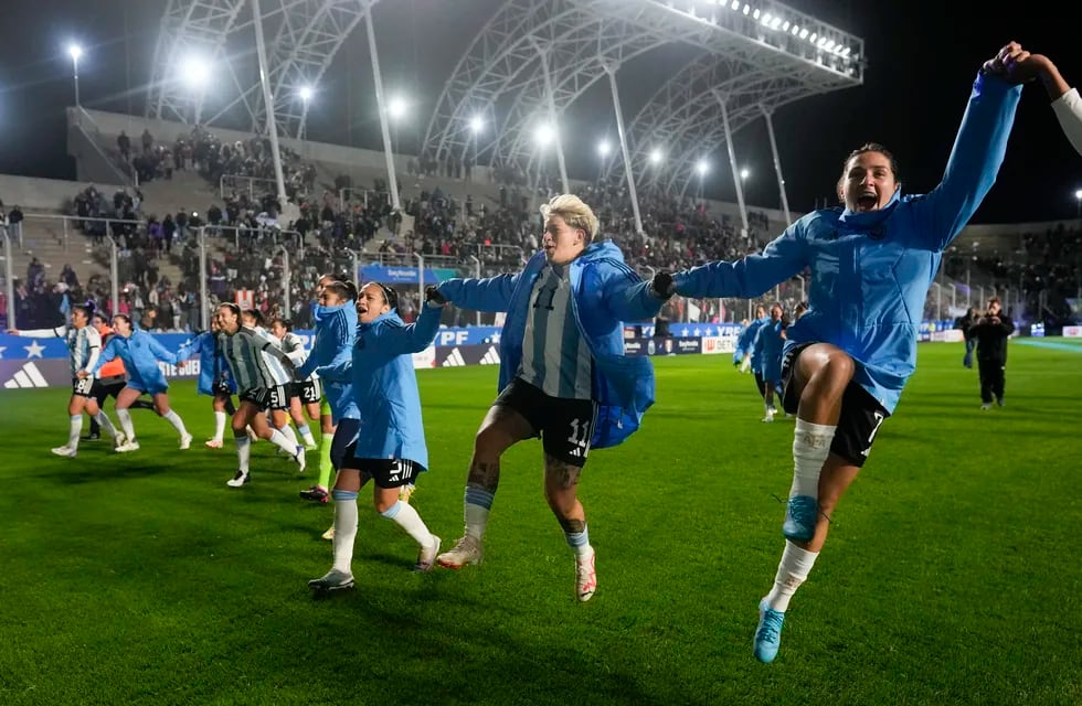 Las jugadoras de la selección de Argentina se preparan para su debút en la Copa del Mundo (AP Foto/Natacha Pisarenko)