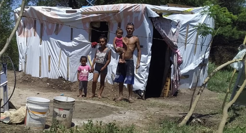 Dramática situación de una familia que vive en condiciones edilicias alarmantes.