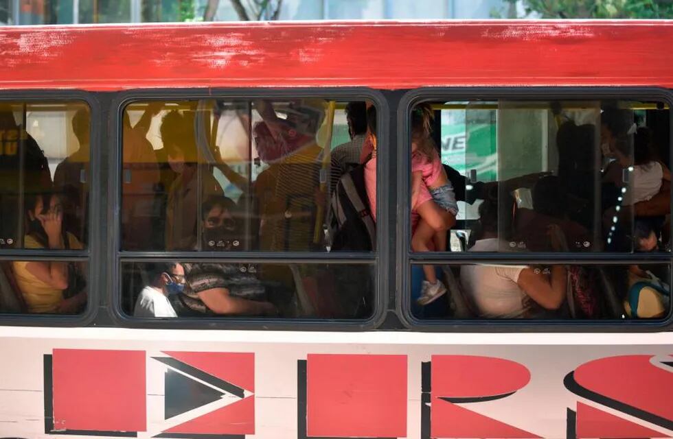 Martín Llaryora plantel un reparto equitativo para hacer más sustentable y eficiente el transporte en la ciudad (La Voz).