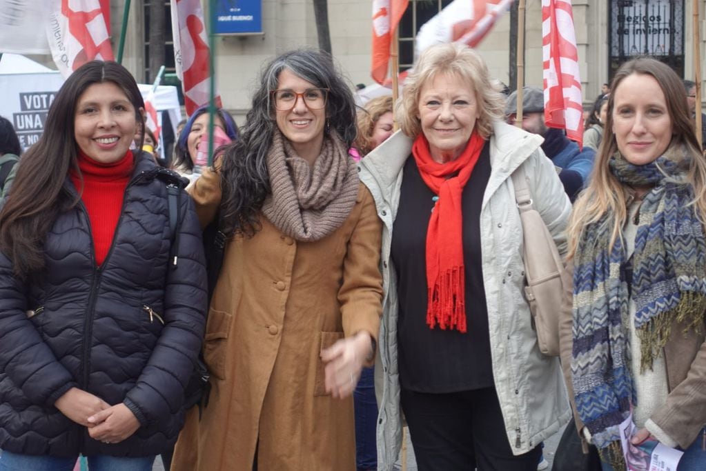 Elecciones 2023: Soledad Díaz García, Laura Vilches, Liliana Olivero y Luciana Echevarría, en el cierre de la campaña de la Izquierda en Córdoba. (Frente de Izquierda)