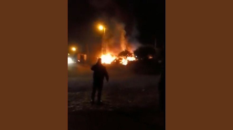 Se incendiaron cuatro vehículos en el barrio Aeroclub de Posadas.