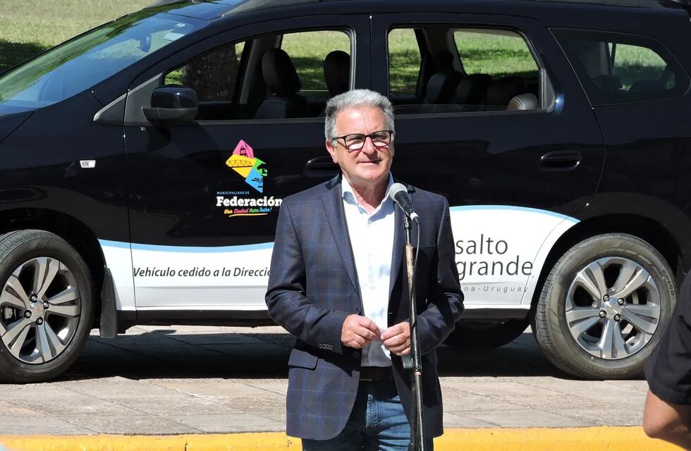 Luis Benedetto, llevó adelante la entrega de un vehículo nuevo para traslado de pacientes para la Municipalidad de Federación.