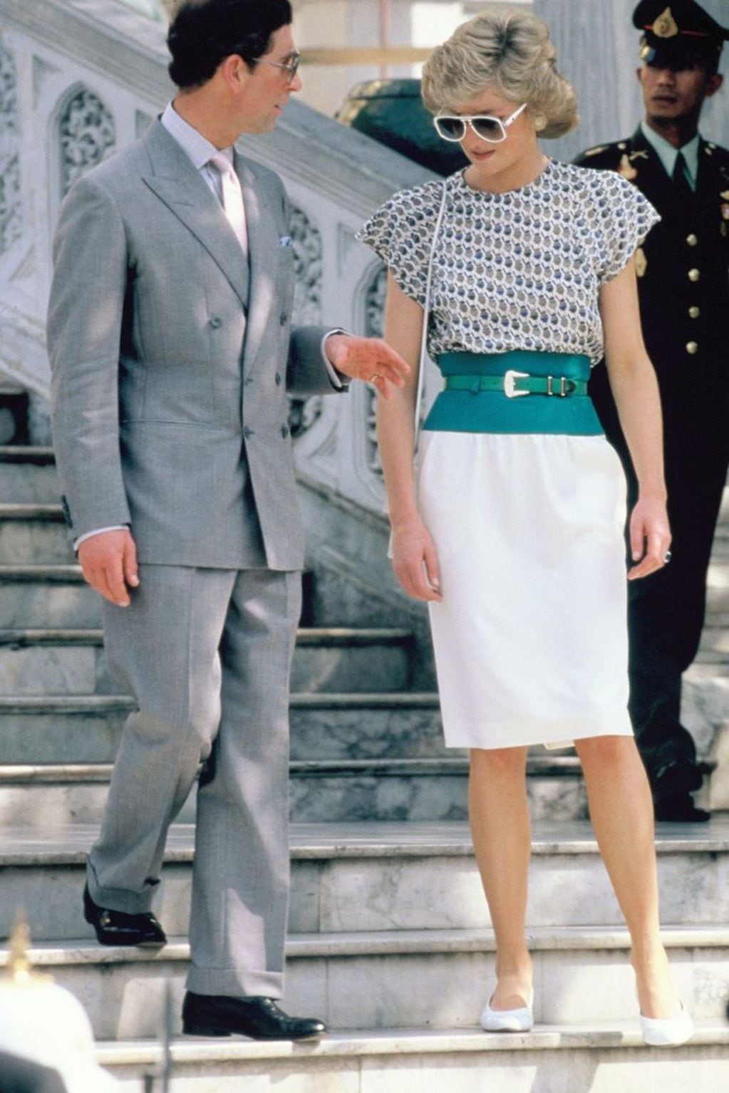 Junto a Carlos de Inglaterra durante su visita oficial a Bangkok, Tailandia, en febrero de 1988.