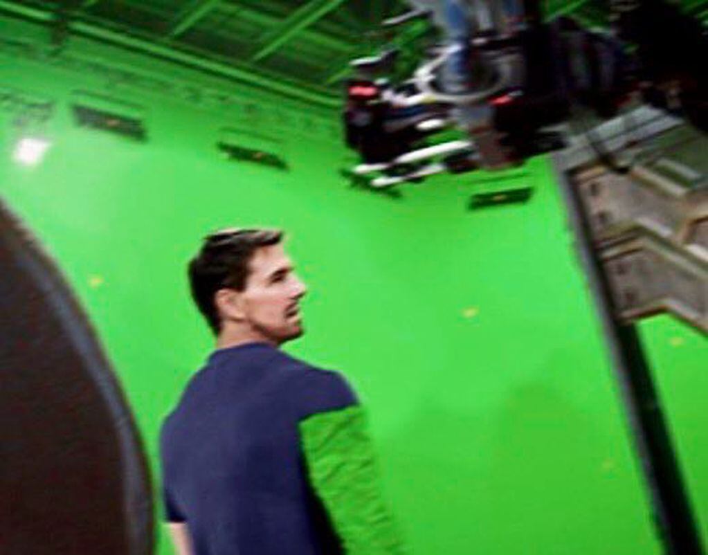 Tom Cruise en un set con un posible traje de Iron Man