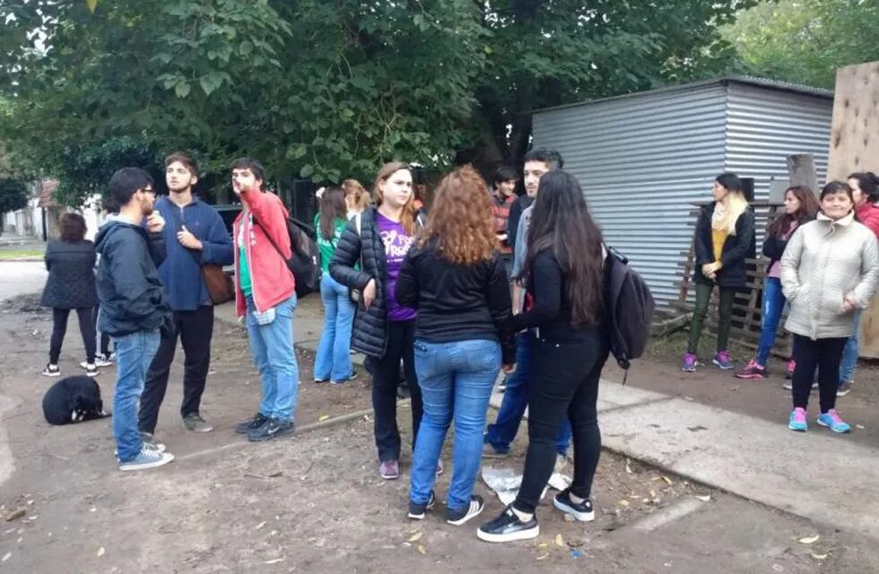 Vecinos protestaban contra el desalojo en República de la Sexta (@belitaonline)